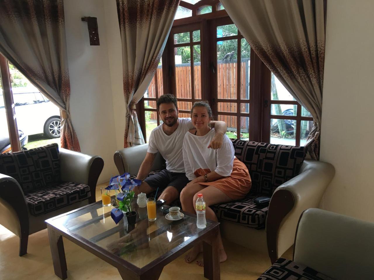 נגומבו Like Mike Tourist Guest House & Restaurant מראה חיצוני תמונה