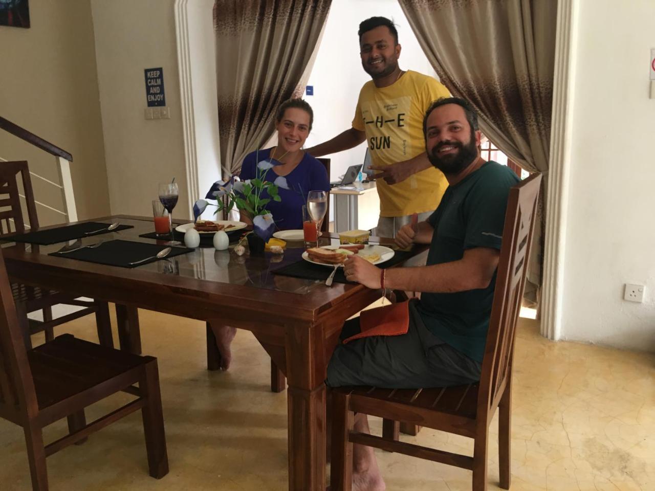 נגומבו Like Mike Tourist Guest House & Restaurant מראה חיצוני תמונה