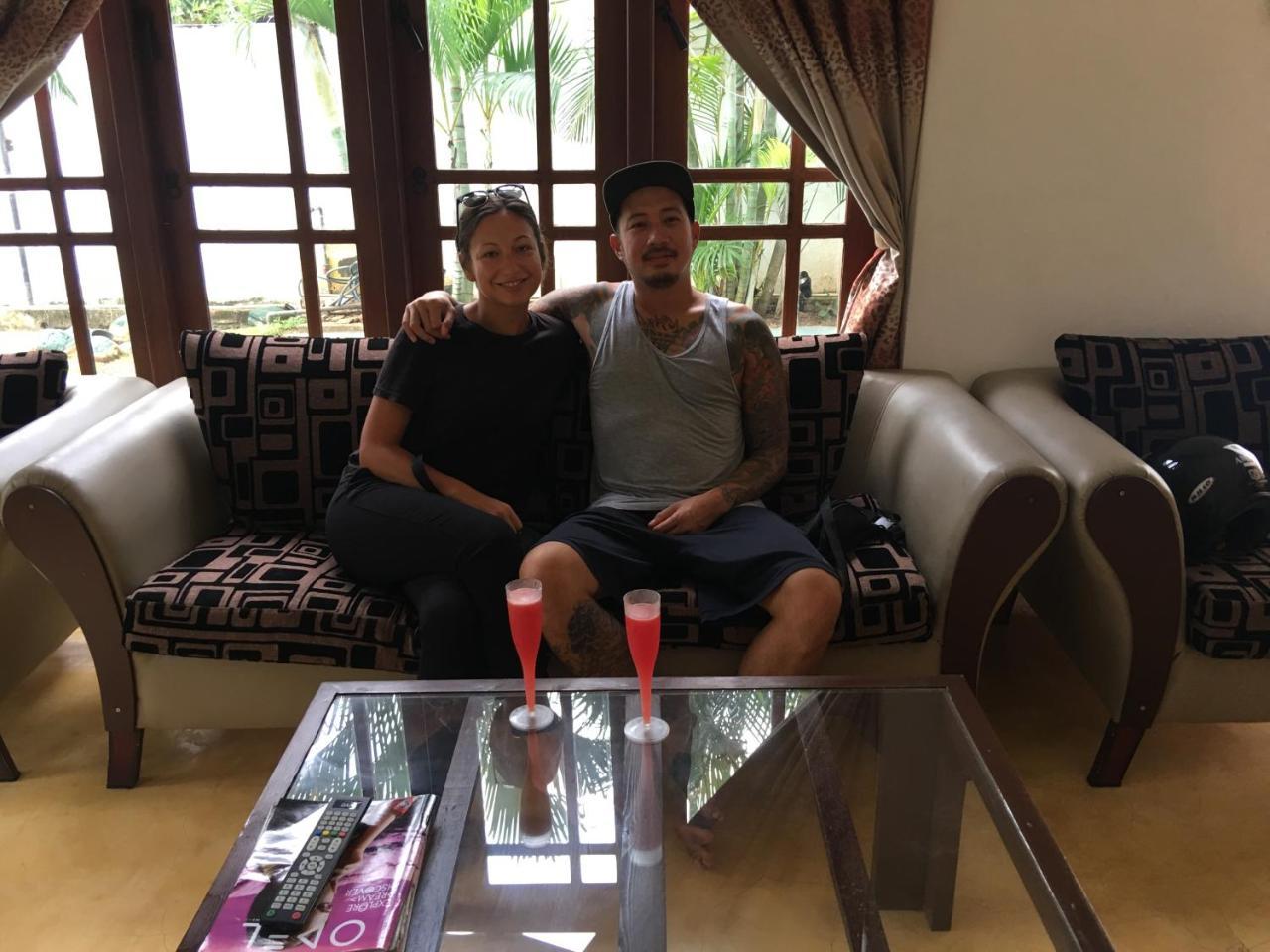 נגומבו Like Mike Tourist Guest House & Restaurant מראה חיצוני תמונה