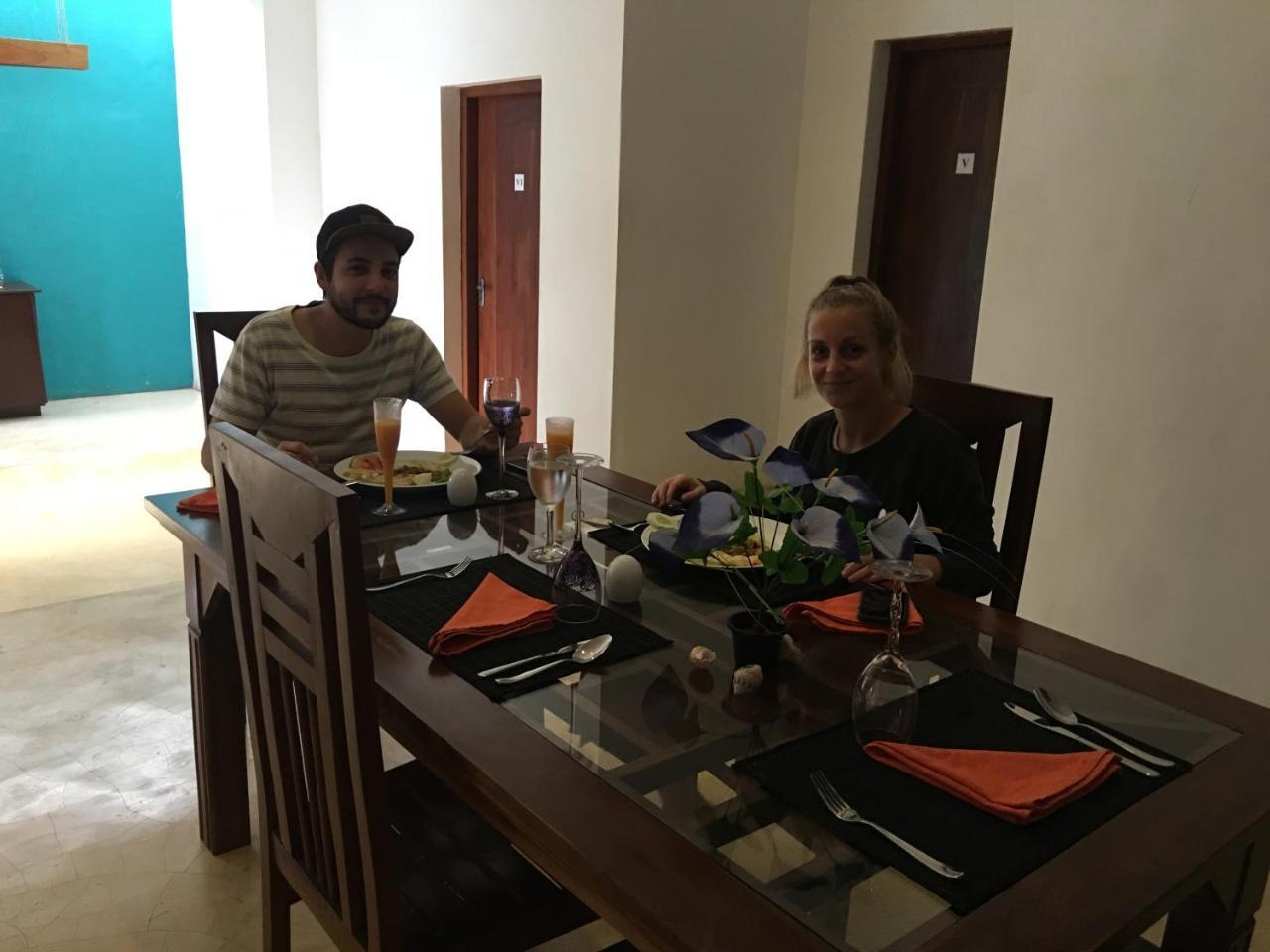 נגומבו Like Mike Tourist Guest House & Restaurant מראה חיצוני תמונה