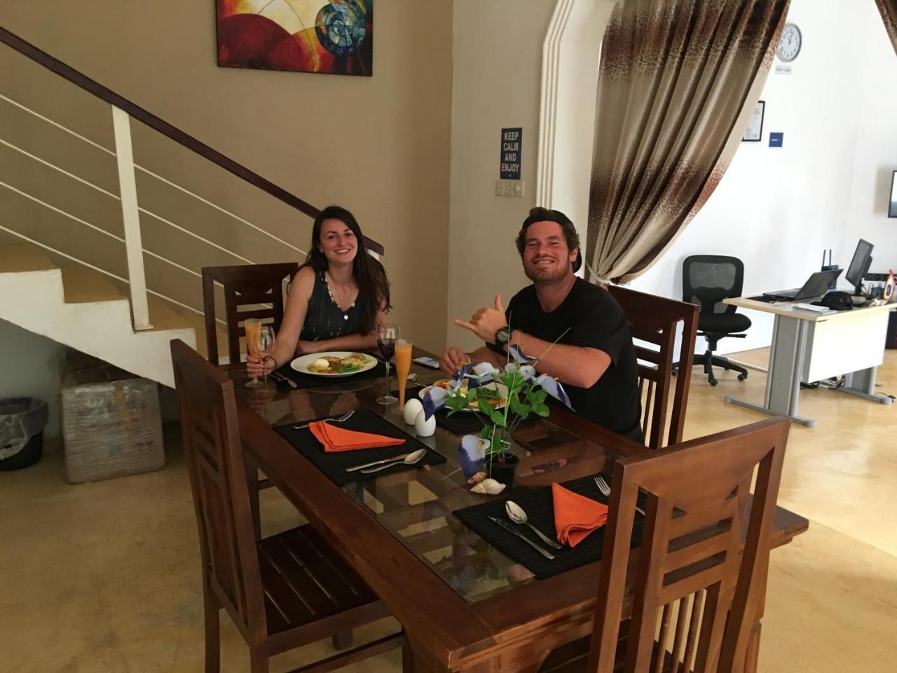 נגומבו Like Mike Tourist Guest House & Restaurant מראה חיצוני תמונה