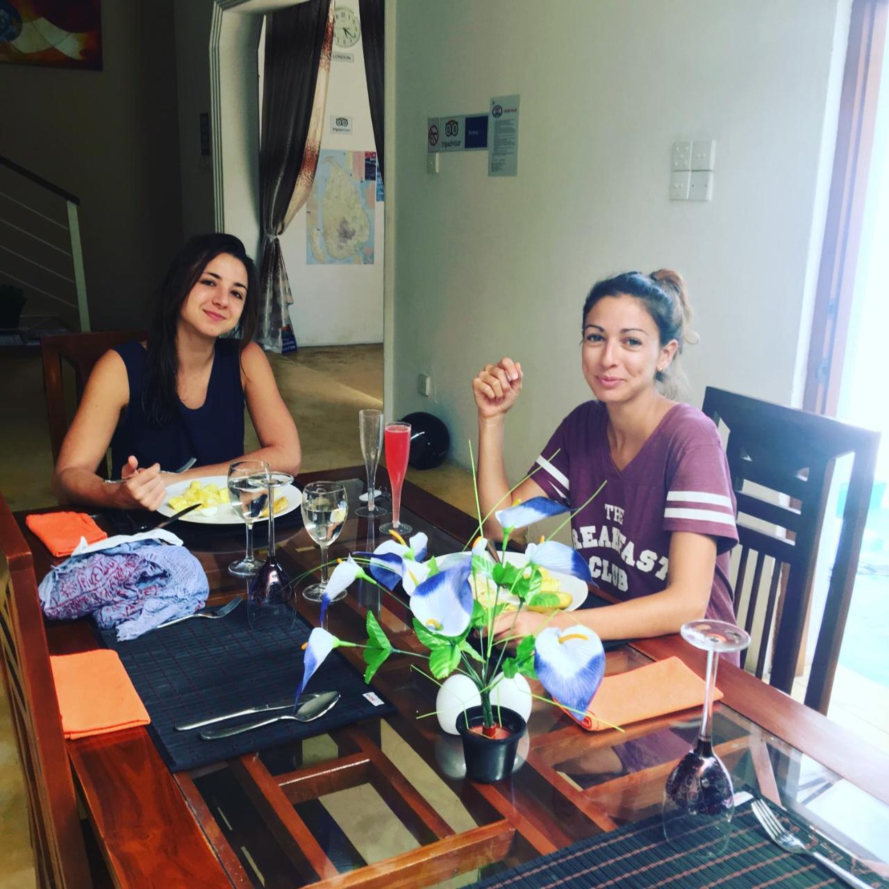 נגומבו Like Mike Tourist Guest House & Restaurant מראה חיצוני תמונה