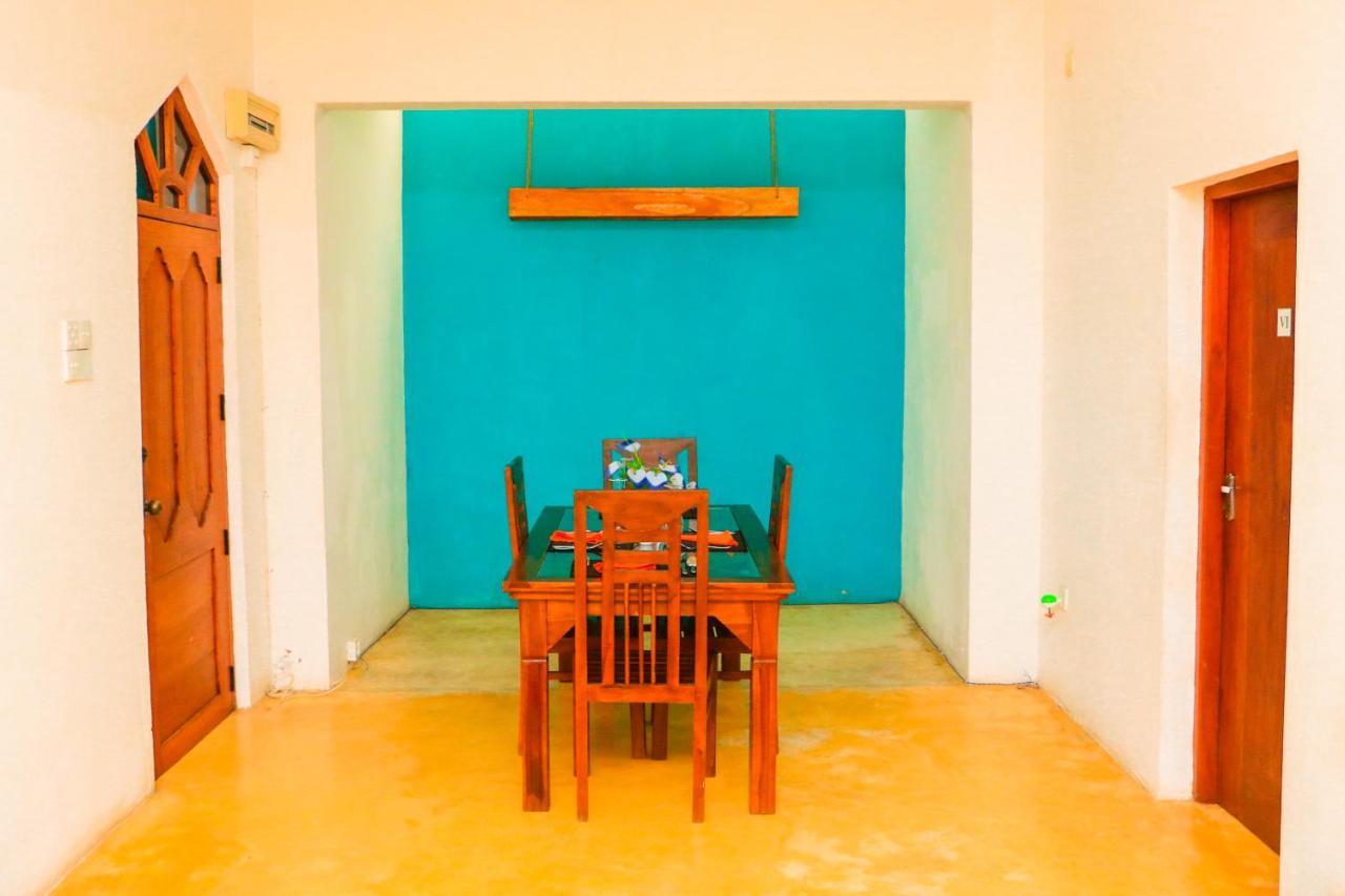 נגומבו Like Mike Tourist Guest House & Restaurant מראה חיצוני תמונה